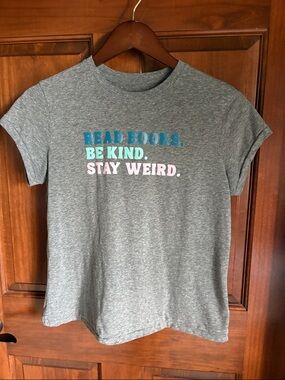 Gray Graphic Tee "Read Books. Be Kind. Stay Weird." Women's Samll